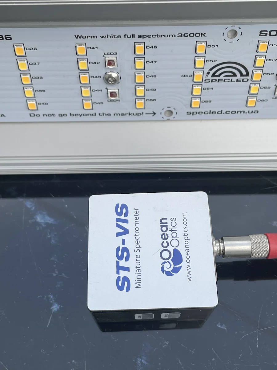 Ocean Optics STS-VIS spectrometer for measuring grow light spectra